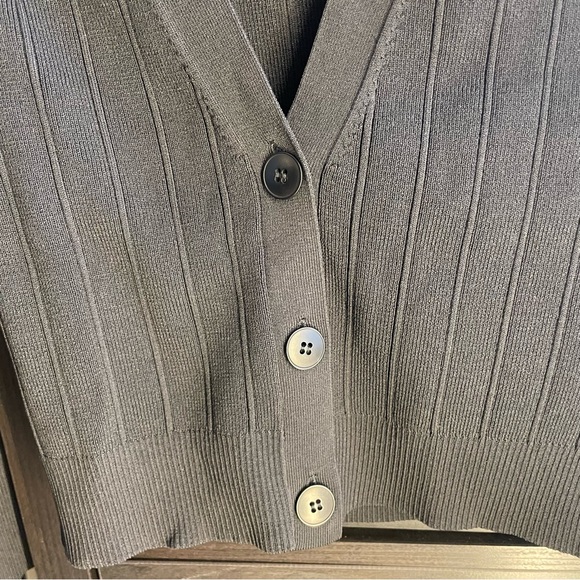 J.Crew Supersculpt V-neck cardigan sweater in black - Picture 4 of 11